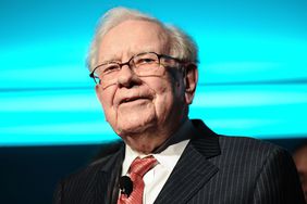 Warren Buffett advises a 90/10 retirement strategy